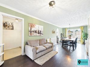 Family / Dining Room- click for photo gallery